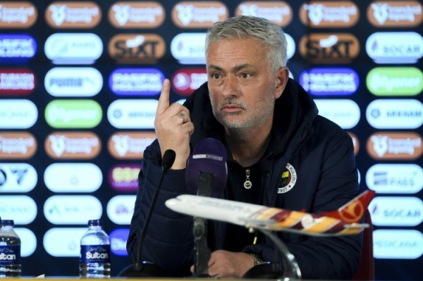 Tôi đã không kéo dài đến ba năm! Huấn luyện của Mourinho cho Fenerbahce đã bị sa thải trong một năm,